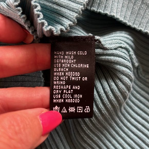 💕August Silk Teal Knit Tank Top with Gold Chain Straps S EUC - Picture 5 of 6